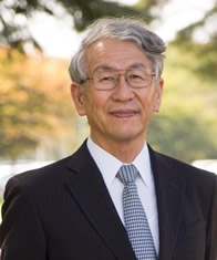 鈴木厚人学長の写真